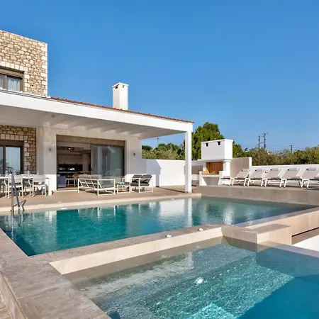 Lara Amberblue Pefkos